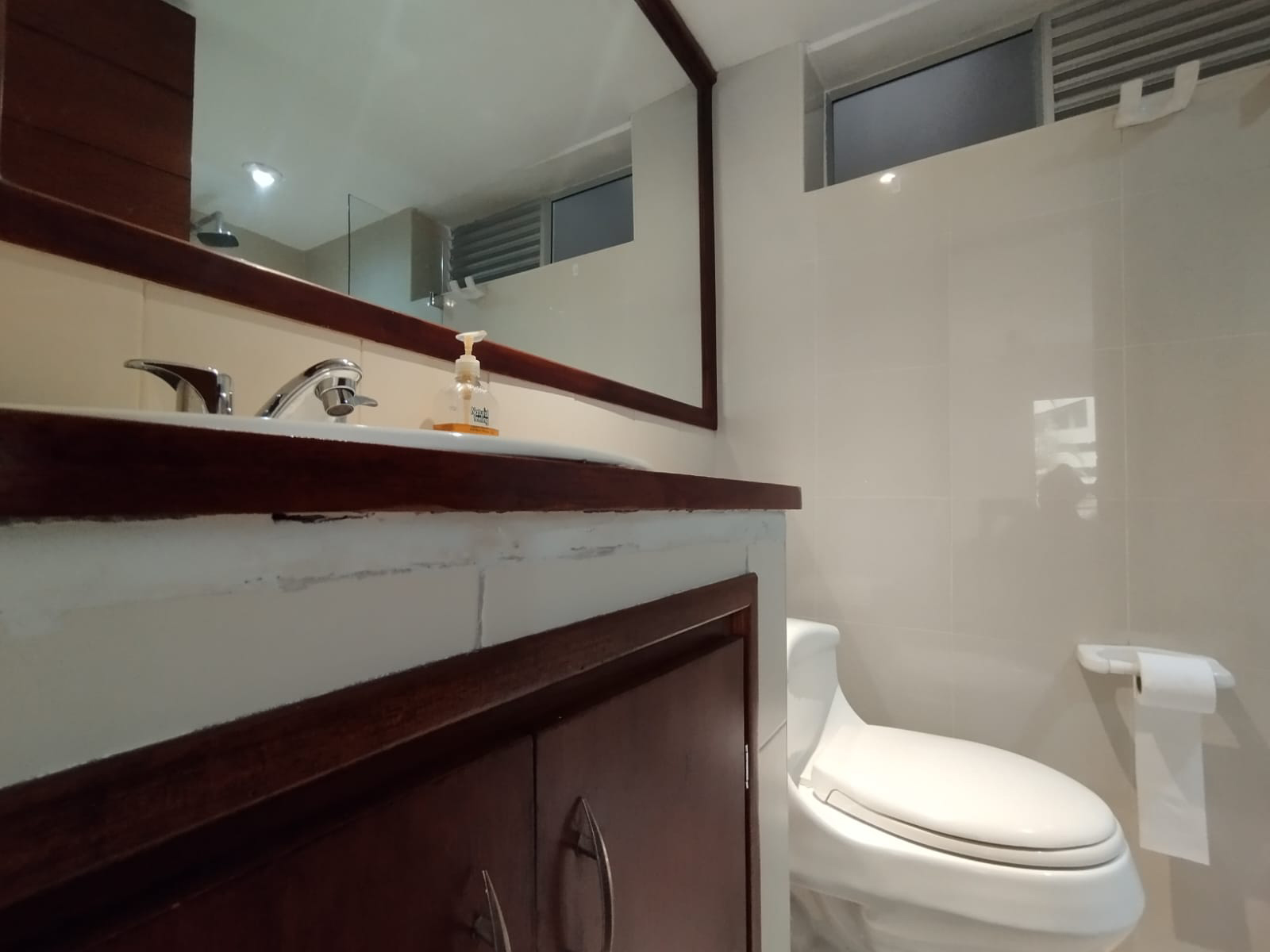 Apartamento en arriendo en Altos Del Poblado, Medellín · foto 2 de 14