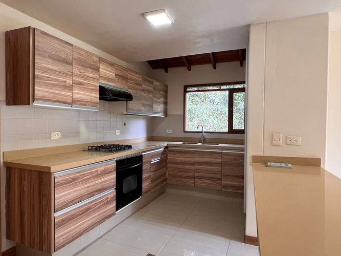 Casa de 5 alcobas en venta en Llano Grande, Rionegro, 400 m² · foto 3 de 16