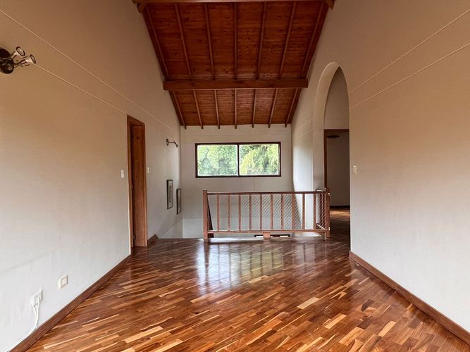 Casa de 5 alcobas en venta en Llano Grande, Rionegro, 400 m² · foto 7 de 16