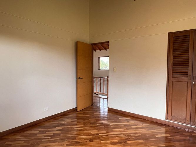Casa de 5 alcobas en venta en Llano Grande, Rionegro, 400 m² · foto 9 de 16