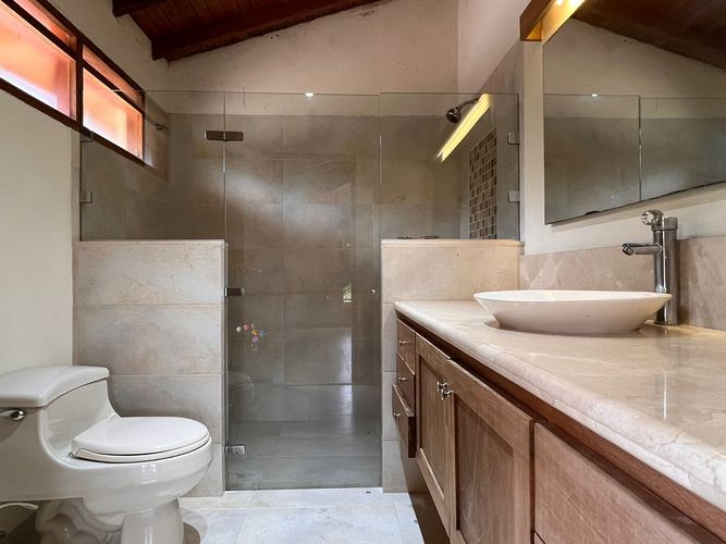 Casa de 5 alcobas en venta en Llano Grande, Rionegro, 400 m² · foto 11 de 16