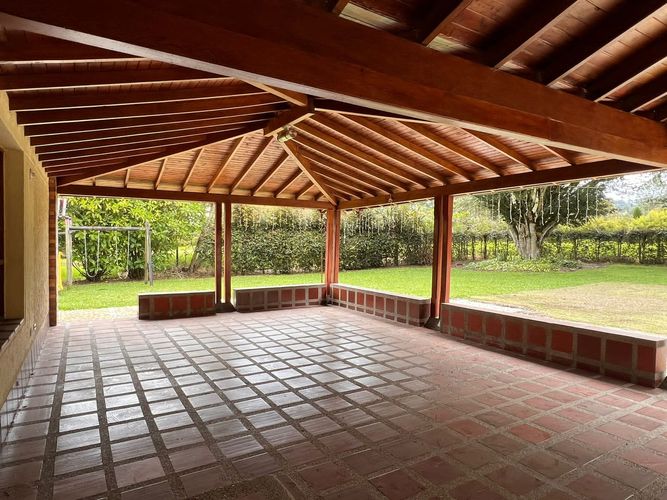 Casa de 5 alcobas en venta en Llano Grande, Rionegro, 400 m² · foto 13 de 16