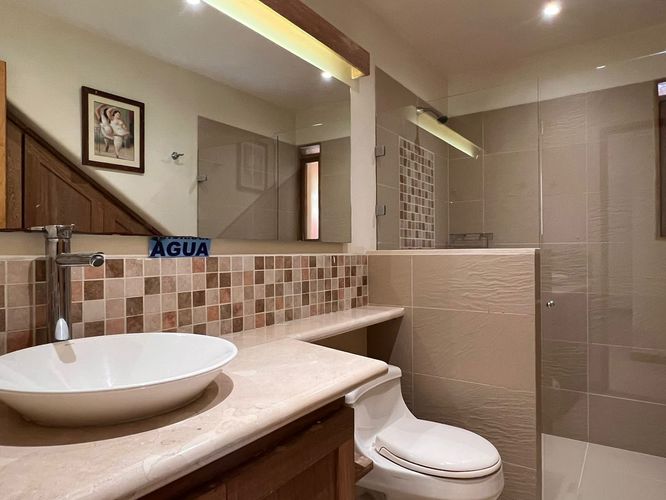 Casa de 5 alcobas en venta en Llano Grande, Rionegro, 400 m² · foto 14 de 16
