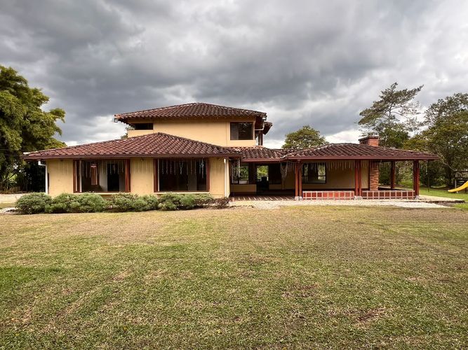 Casa de 5 alcobas en venta en Llano Grande, Rionegro, 400 m² · foto 15 de 16