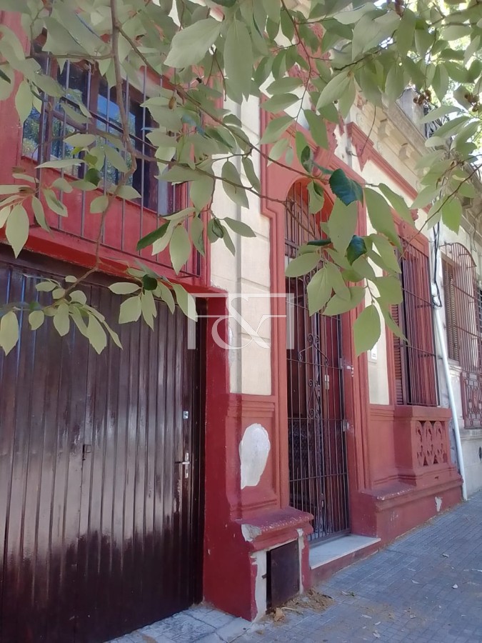 VENTA CASA 3 DORMITORIOS CON GARAGE Y BARBACOA EN AGUADA. Ref IDABF3