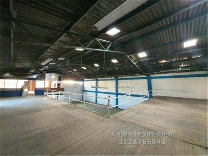 Bodega en venta en Guadalupe, Dosquebradas, 690 m² · foto 2 de 13