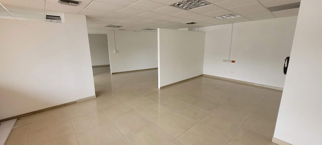 Edificio en venta en Santa Monica, Cali, 1026 m² · foto 10 de 19