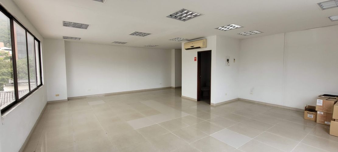 Edificio en venta en Santa Monica, Cali, 1026 m² · foto 7 de 19