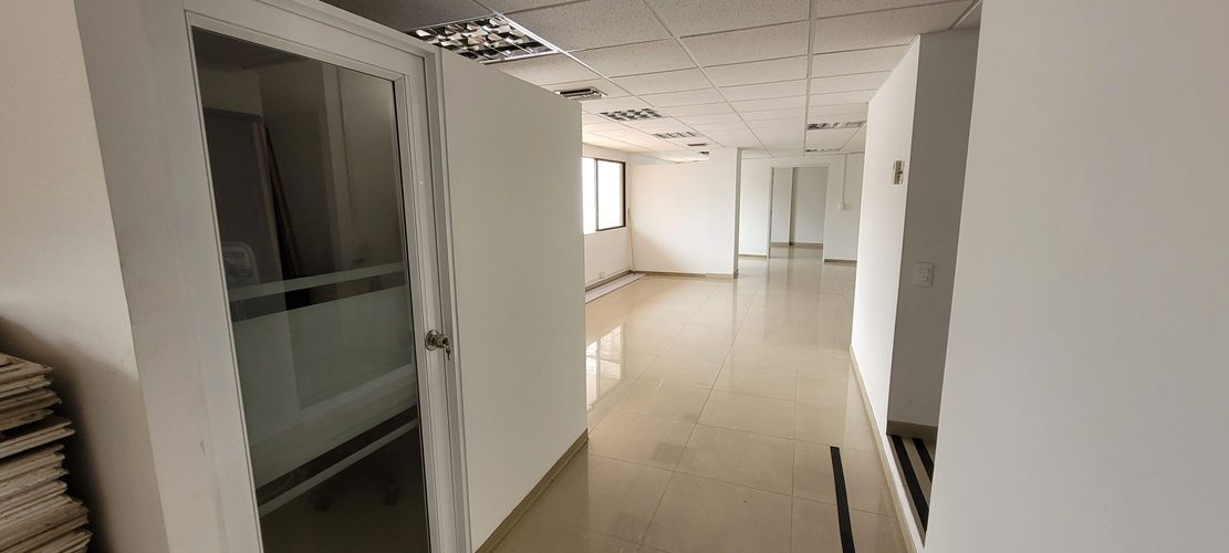 Edificio en venta en Santa Monica, Cali, 1026 m² · foto 9 de 19
