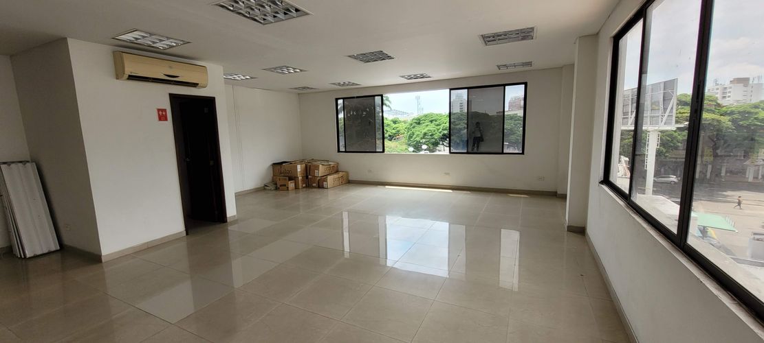 Edificio en venta en Santa Monica, Cali, 1026 m² · foto 13 de 19