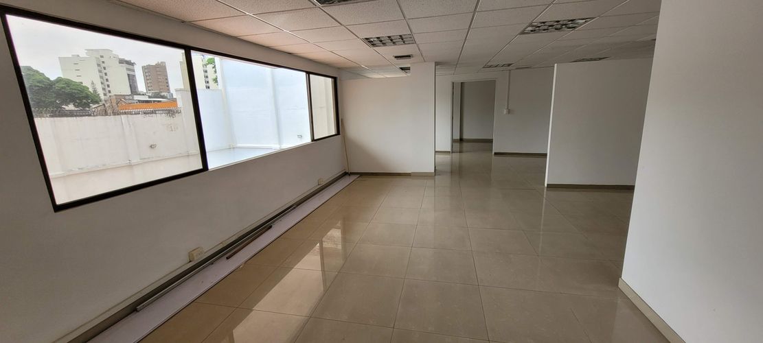 Edificio en venta en Santa Monica, Cali, 1026 m² · foto 6 de 19