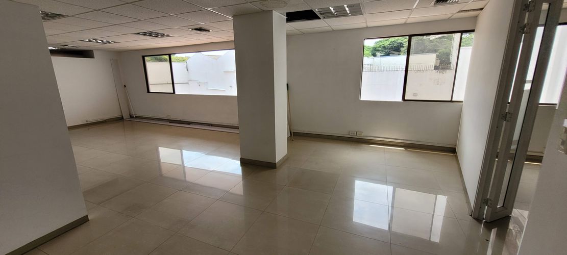 Edificio en venta en Santa Monica, Cali, 1026 m² · foto 8 de 19