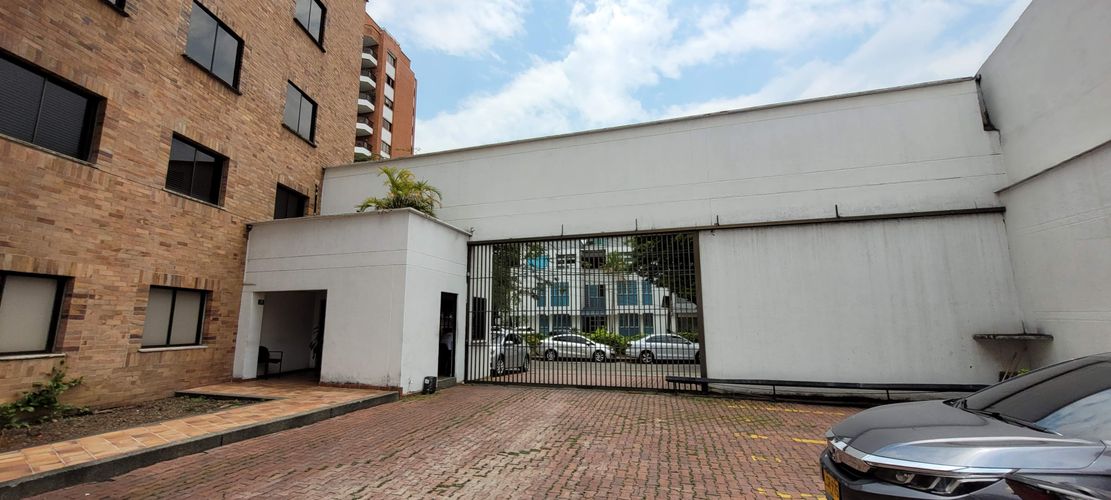 Edificio en venta en Santa Monica, Cali, 1026 m² · foto 17 de 19