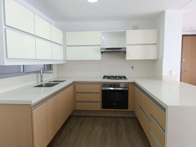 Apartamento de 2 alcobas en arriendo en Los Balsos, Medellín, 122 m² · foto 3 de 19