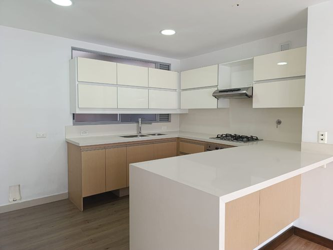 Apartamento de 2 alcobas en arriendo en Los Balsos, Medellín, 122 m² · foto 5 de 19