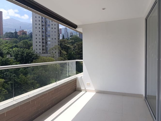 Apartamento de 2 alcobas en arriendo en Los Balsos, Medellín, 122 m² · foto 16 de 19
