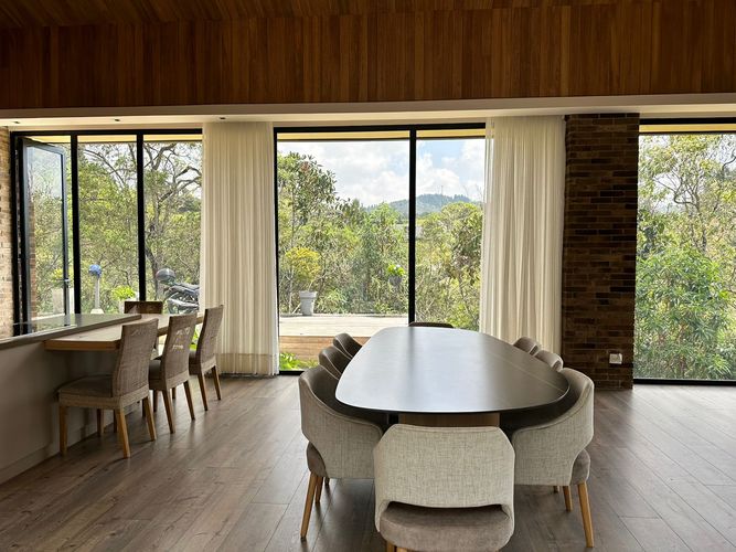 Casa de 3 alcobas en venta en Loma Del Escobero, Envigado, 640 m² · foto 2 de 17