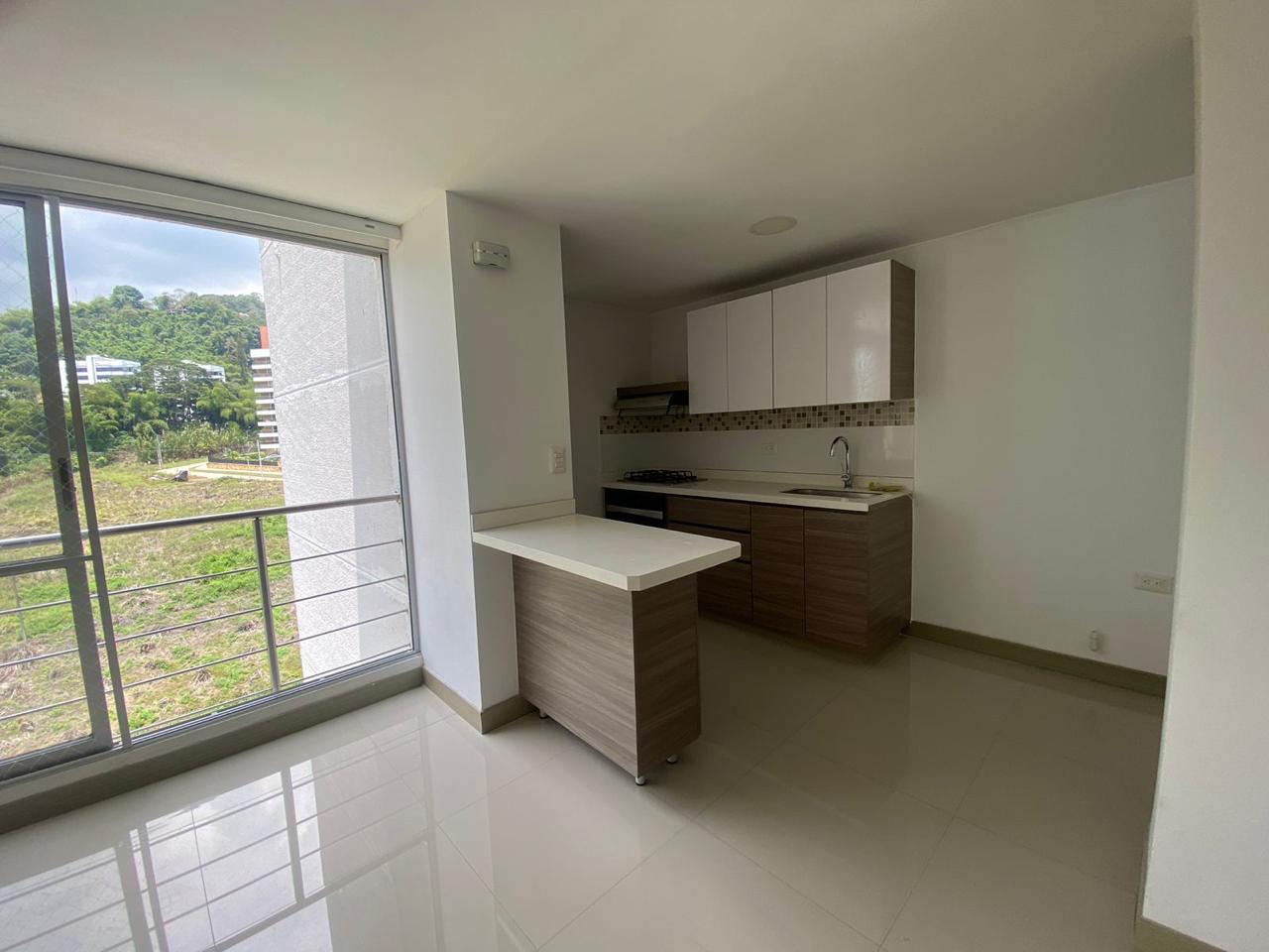 Apartamento en venta en Pinares, Pereira · foto 2 de 13