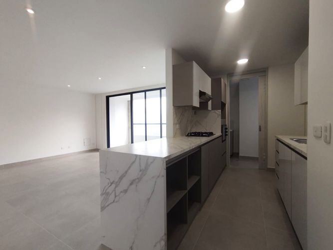 Apartamento de 2 alcobas en arriendo en Castropol, Medellín, 88 m² · foto 6 de 16