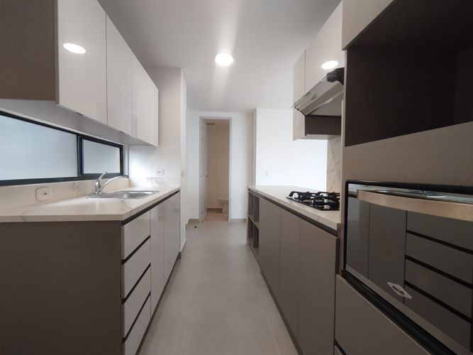 Apartamento de 2 alcobas en arriendo en Castropol, Medellín, 88 m² · foto 11 de 16