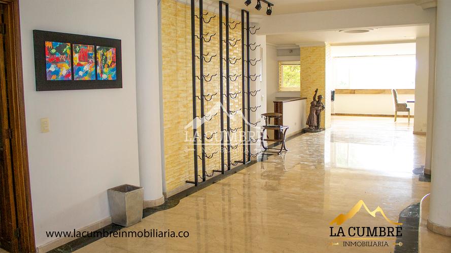 Casa de 3 alcobas en venta en Altos Del Poblado, Medellín, 570 m² · foto 3 de 23