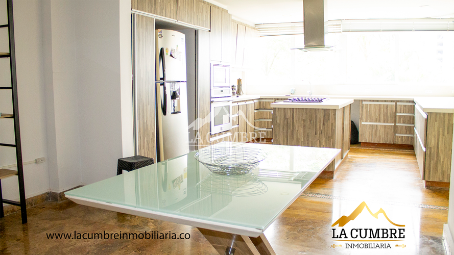 Casa de 3 alcobas en venta en Altos Del Poblado, Medellín, 570 m² · foto 9 de 23