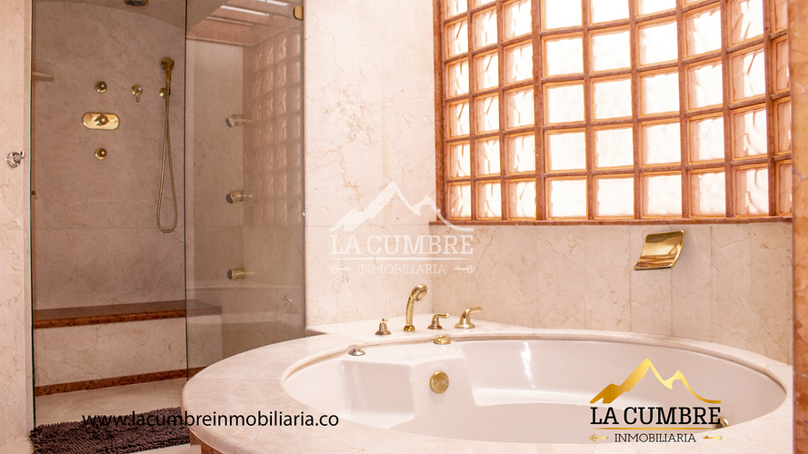 Casa de 3 alcobas en venta en Altos Del Poblado, Medellín, 570 m² · foto 17 de 23