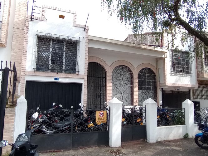 Casa de 3 alcobas en venta en El Cedro, Cali, 450 m² · foto 2 de 13