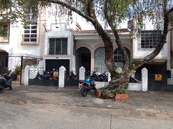 Casa de 3 alcobas en venta en El Cedro, Cali, 450 m² · foto 3 de 13
