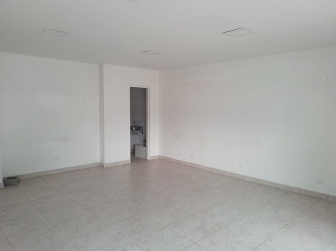 Oficina en arriendo en Camino Verde, Envigado, 32 m² · foto 3 de 7