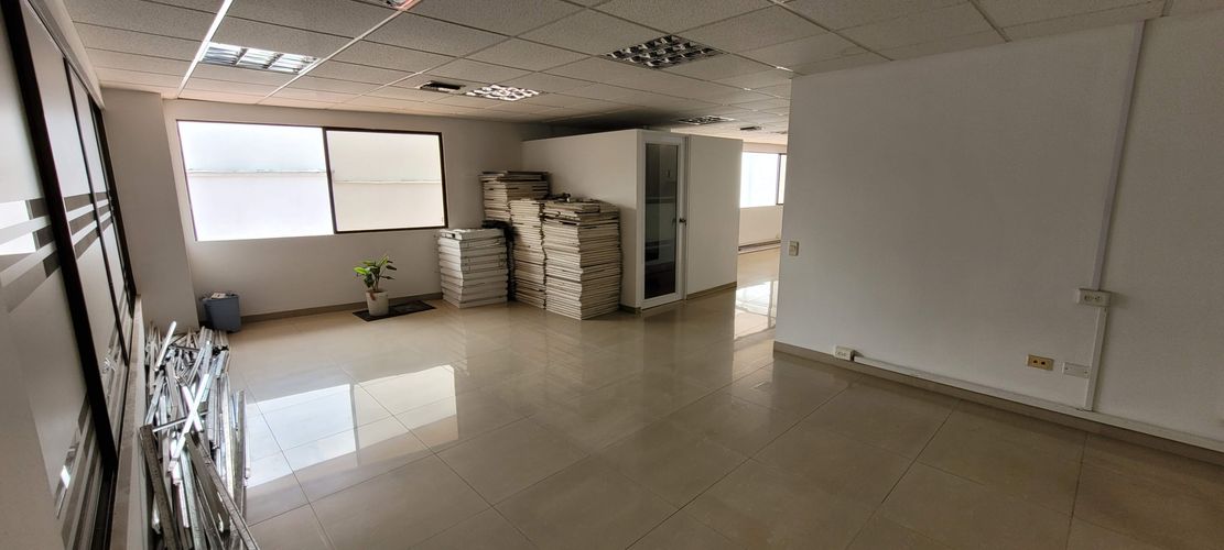 Oficina en arriendo en Santa Monica, Cali, 122 m² · foto 2 de 12