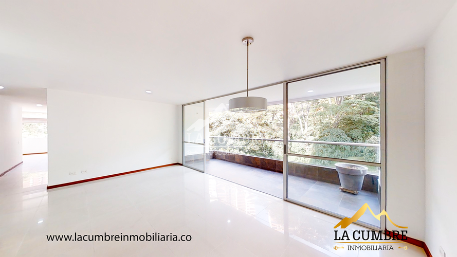 Apartamento de 2 alcobas en arriendo en La Calera, Medellín, 136 m² · foto 2 de 15