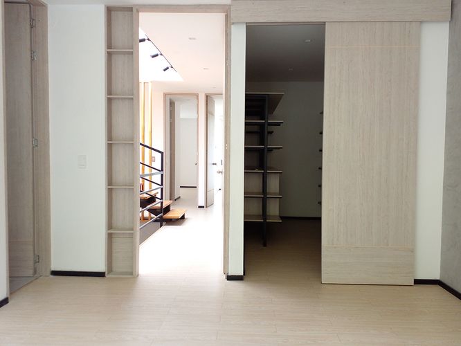 Casa de 3 alcobas en venta en Loma El Atravesado, Envigado, 284 m² · foto 7 de 19