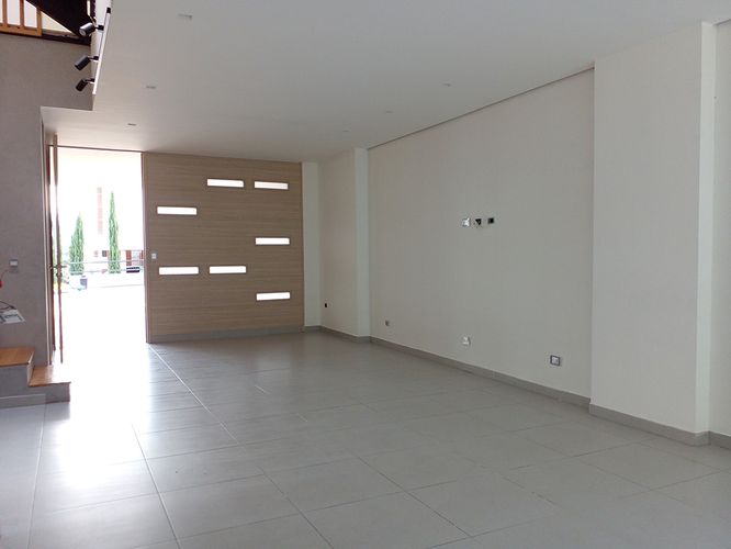 Casa de 3 alcobas en venta en Loma El Atravesado, Envigado, 284 m² · foto 9 de 19