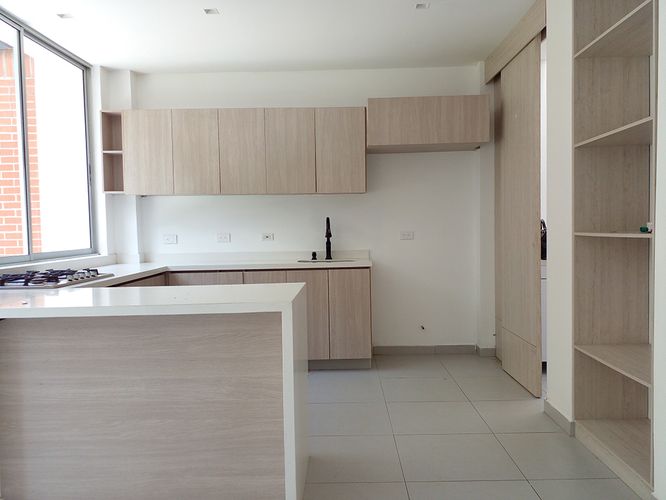 Casa de 3 alcobas en venta en Loma El Atravesado, Envigado, 284 m² · foto 15 de 19