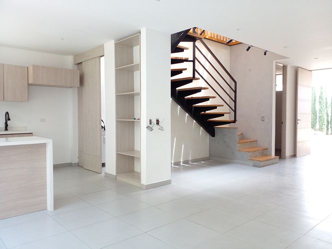 Casa de 3 alcobas en venta en Loma El Atravesado, Envigado, 284 m² · foto 18 de 19