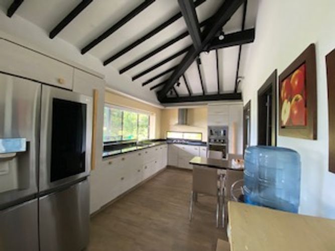 Casa de 5 alcobas en venta en Caqueta, La Estrella, 320 m² · foto 2 de 24