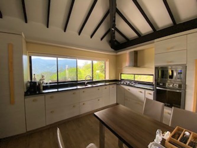Casa de 5 alcobas en venta en Caqueta, La Estrella, 320 m² · foto 3 de 24