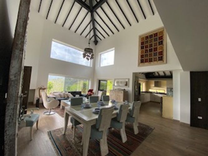 Casa de 5 alcobas en venta en Caqueta, La Estrella, 320 m² · foto 7 de 24