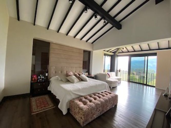 Casa de 5 alcobas en venta en Caqueta, La Estrella, 320 m² · foto 8 de 24
