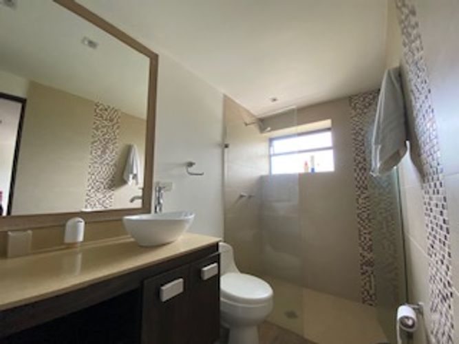 Casa de 5 alcobas en venta en Caqueta, La Estrella, 320 m² · foto 17 de 24