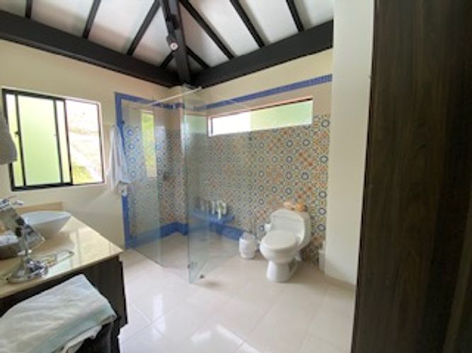 Casa de 5 alcobas en venta en Caqueta, La Estrella, 320 m² · foto 18 de 24