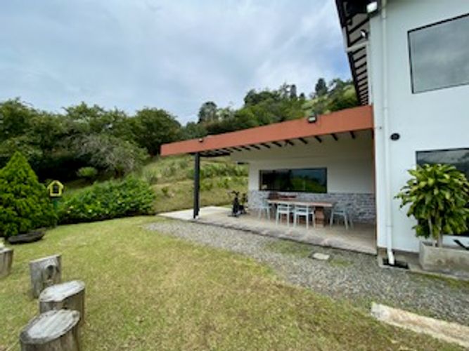 Casa de 5 alcobas en venta en Caqueta, La Estrella, 320 m² · foto 21 de 24
