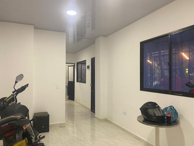 Local en arriendo en Manila, Medellín, 32 m² · foto 2 de 7