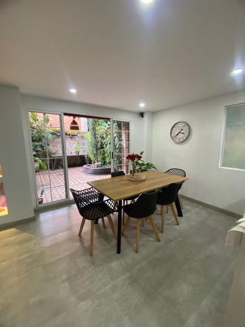 Casa de 4 alcobas en venta en Loma Del Escobero, Envigado, 245 m² · foto 4 de 13