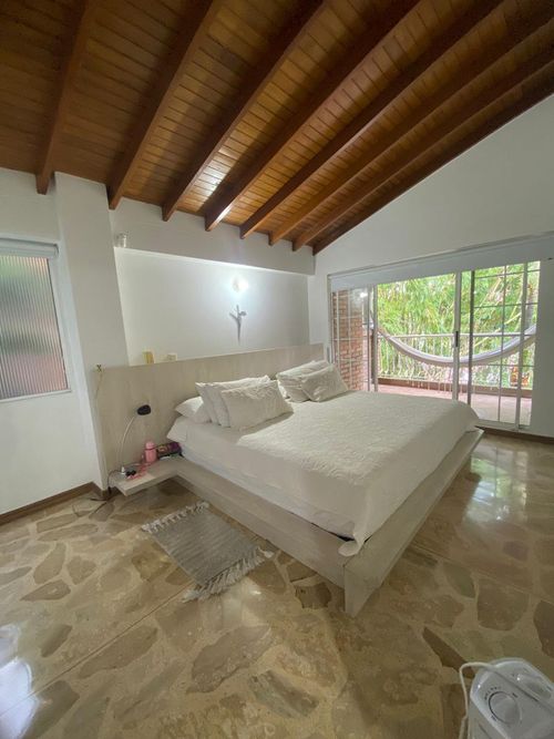 Casa de 4 alcobas en venta en Loma Del Escobero, Envigado, 245 m² · foto 9 de 13