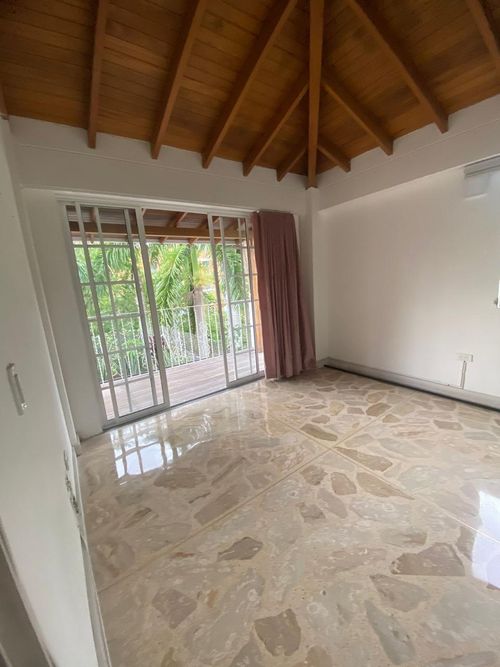 Casa de 4 alcobas en venta en Loma Del Escobero, Envigado, 255 m² · foto 3 de 10