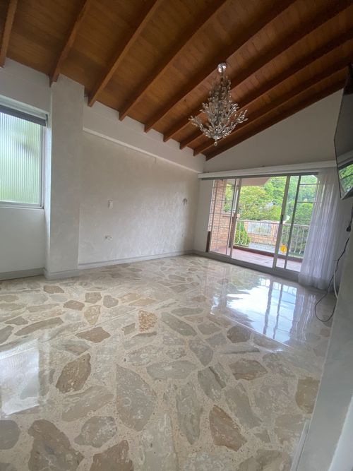 Casa de 4 alcobas en venta en Loma Del Escobero, Envigado, 255 m² · foto 5 de 10