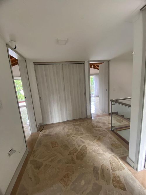Casa de 4 alcobas en venta en Loma Del Escobero, Envigado, 255 m² · foto 6 de 10