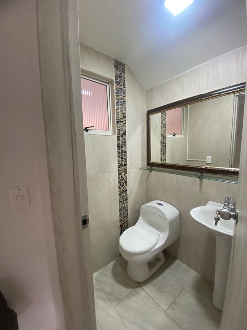 Casa de 4 alcobas en venta en Loma Del Escobero, Envigado, 255 m² · foto 9 de 10